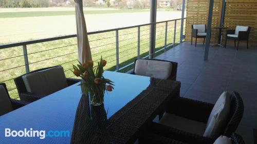 Appartement de 101m2. Terrasse!