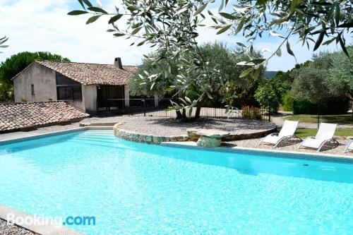 Appartement avec piscine. Terrasse!