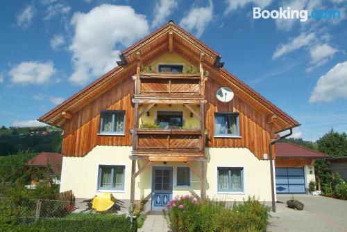 Pratique appartement. Avec terrasse!