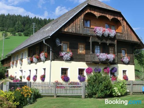 Apartamento para grupos em Liebenfels. Terraço!