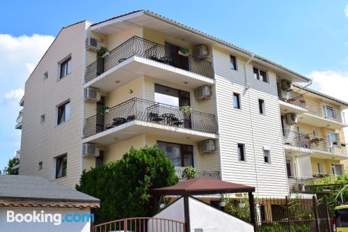 Ferienwohnung mit w-lan und Terrasse. In Ahtopol