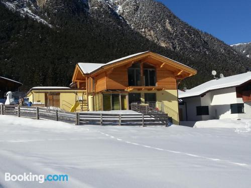 Appartement avec piscine. À Trins