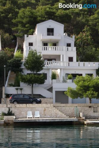 Grebaštica à vos pieds. Terrasse et Wifi!