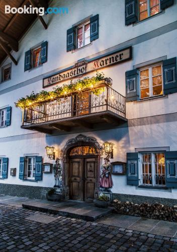 Frasdorf à vos pieds. Avec terrasse!