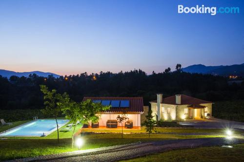 Appartement avec piscine et l'air concdetionné. Terrasse et Wifi!