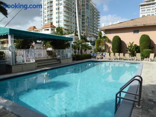 Confortable appartement à Fort Lauderdale. Piscine et terrasse