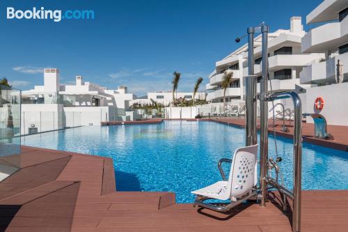 Apartamento para grupos. Terraço e piscina