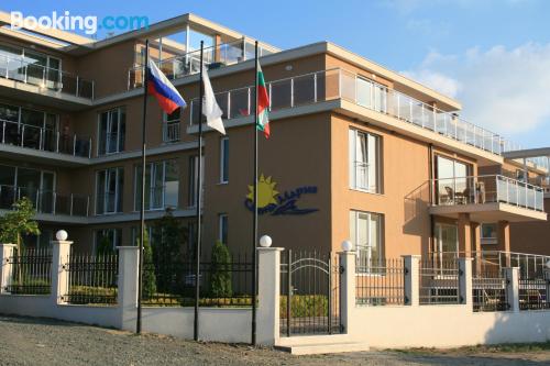 Stay cool: air home in Ahtopol with wifi and terrace