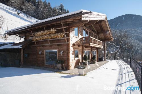 Apartamento cães bem-vindos à Ramsau im Zillertal. Na melhor posição com terraço