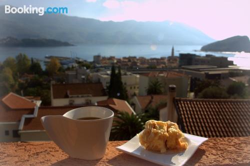 Pratique appartement deux personnes. À Budva