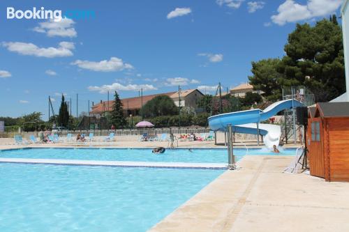 Swimming pool and wifi apartment in La Londe-les-Maures. Air!