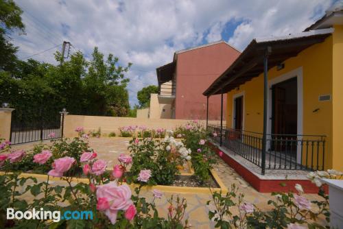 Apartamento com terraço. Perto de tudo