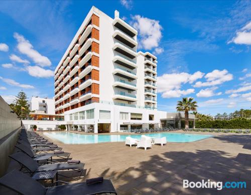 Appartement avec terrasse. Monte Gordo à vos pieds