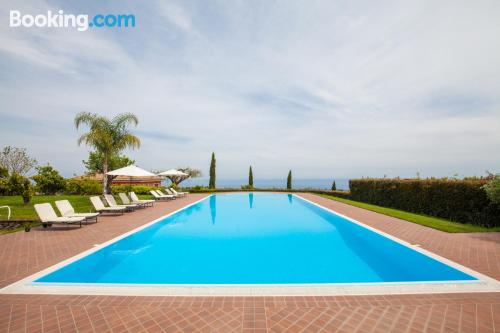 Appartement à Santa Venerina. Terrasse et piscine!