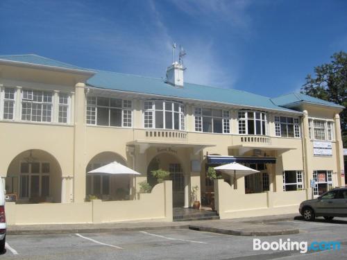 Pratique appartement à Knysna. Piscine et terrasse.