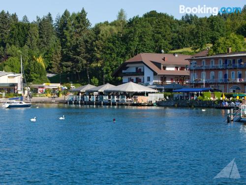 Apartamento céntrico con vistas en Velden am Wörthersee.