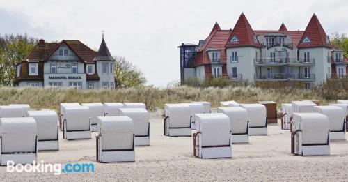 Buena ubicación con piscina en Warnemuende y conexión a internet