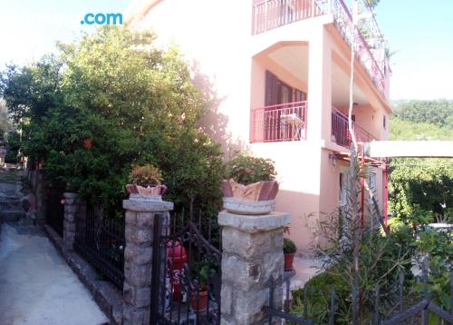 Appartement in Petrovac na Moru, met terras