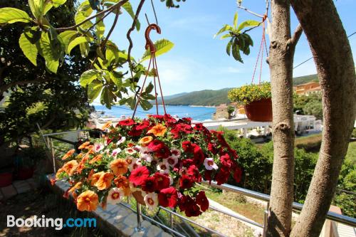 Appartamento con terrazza. Rabac è in attesa!