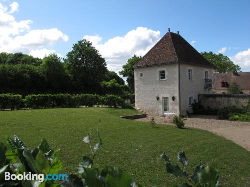 Ample appartement avec deux chambres. À Yzeures-sur-Creuse