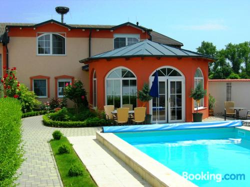 Ferienwohnung mit pool und Terrasse, nahe dem Zentrum