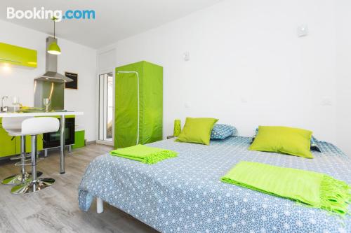 Apartamento bien situado con terraza