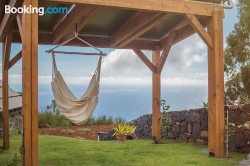 Accogliente appartamento con 1 camera da letto. Estreito da Calheta per voi!