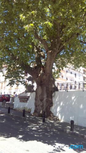 Grosso apartamento com dos dormitórios, no centro de Güéjar-Sierra