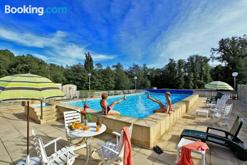 Pequeno apartamento. Piscina e terraço