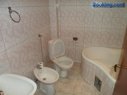 Litera en habitación compartida masculina