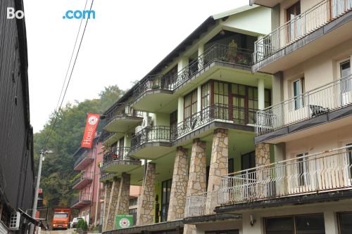 Apartamento com calefação e Internet. Terraço!