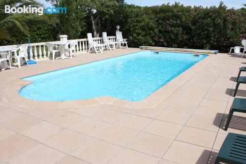 Appartement avec piscine et terrasse. À Istres