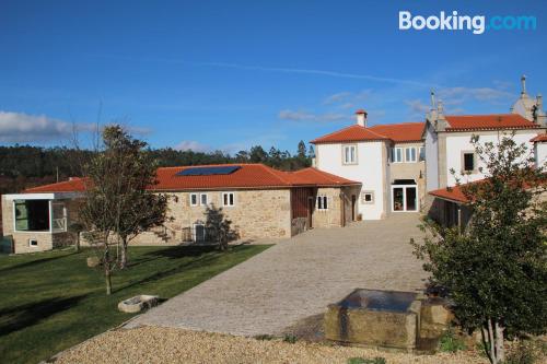 Apartamento para parejas en Paredes de coura con terraza y piscina