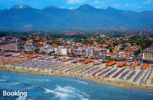 Carino appartamento due. Lido Di Camaiore è in attesa!