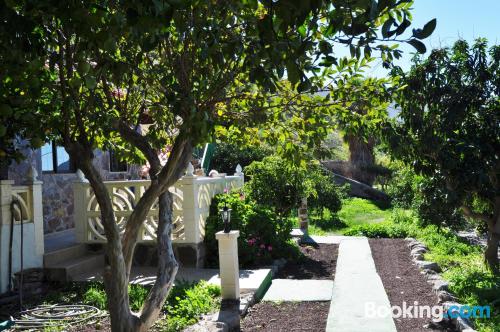 Appartamento con terrazza e Wifi. Piscina!