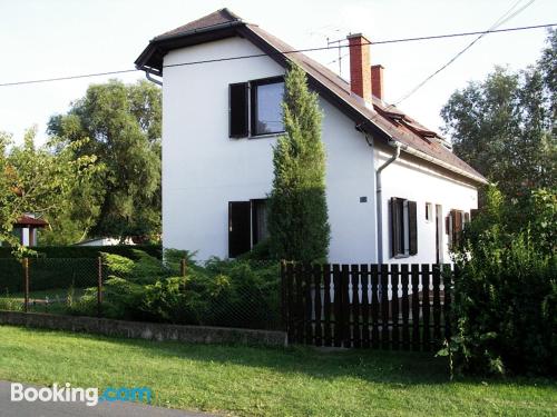 Appartement avec terrasse. Balatonmáriafürdő est votre