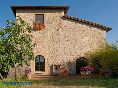 Apartamento con terraza y wifi