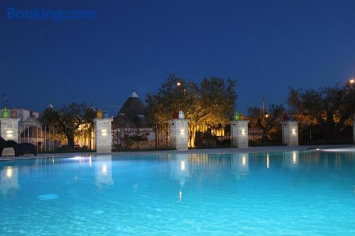 Apartamento con piscina y aire acondicionado en centro de Alberobello