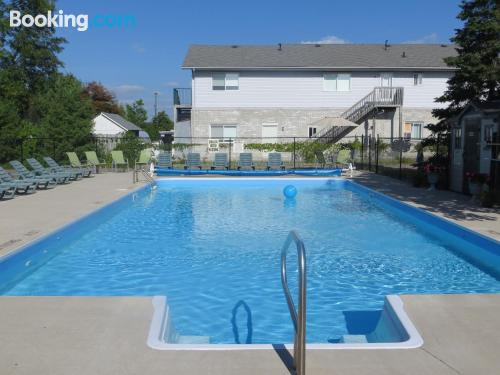 Bonito apartamento en Wasaga Beach con piscina