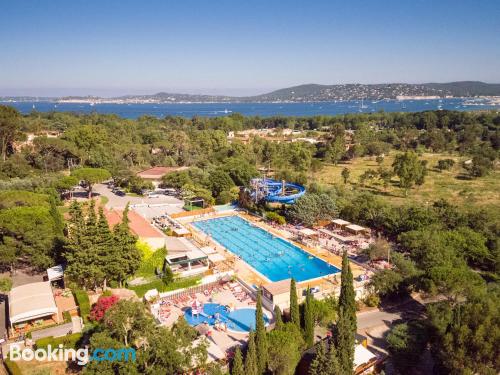 Petit appartement avec deux chambres. À Grimaud