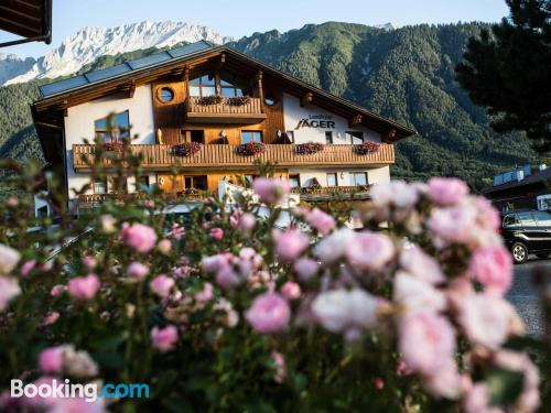 Pratique appartement à Wildermieming. Terrasse!