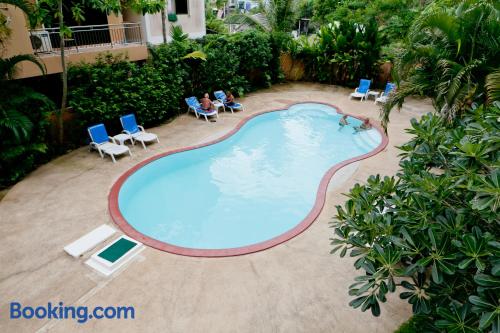 Appartement avec terrasse et Internet à Plage de Kata. Parfait!