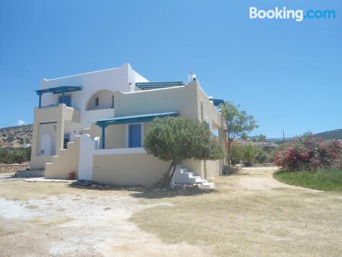 Appartement avec terrasse. Plage d'Aliko à vos pieds!