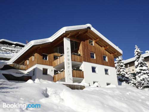 Ferienwohnung mit w-lan und Terrasse. In Lech am Arlberg