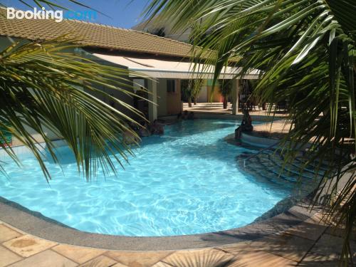 Piscina y internet en Caldas Novas con terraza