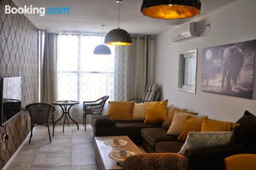 Apartamento para 5 ou mais em Bat Yam