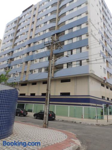 Confortável apartamento com dois quartos em Guarapari