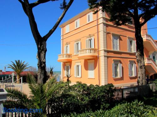 San Vincenzo à vos pieds! Terrasse et Internet!