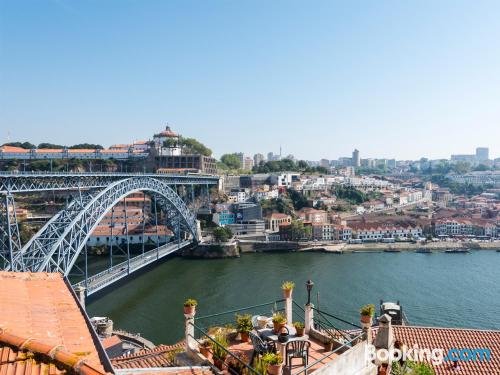 Apartamento con vistas y wifi en Porto. ¡Ideal!