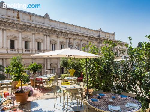 Apartamento bien situado con terraza en Roma